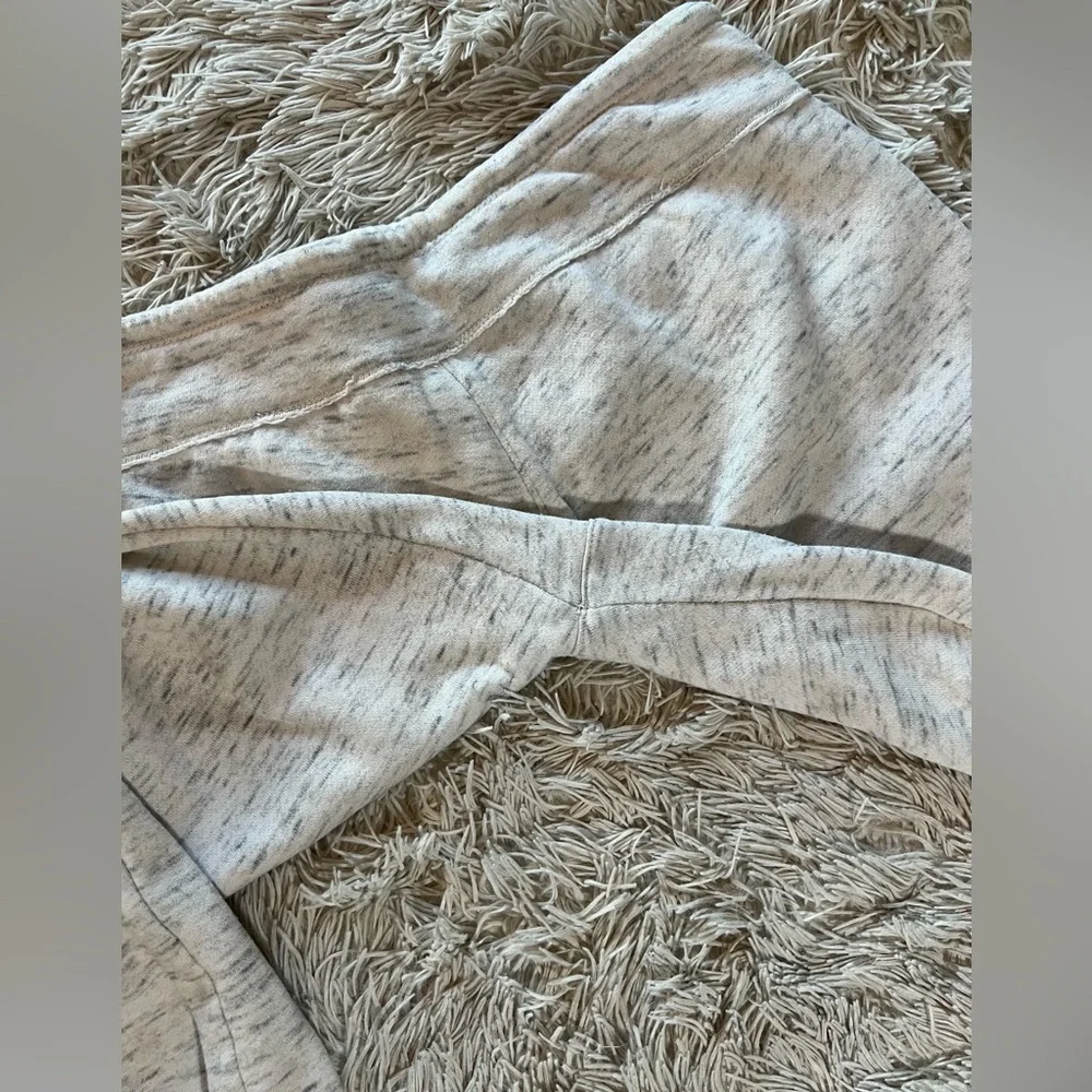 Calvin Klein White and Grey Capri Lounge Pants - Picture 3 of 12